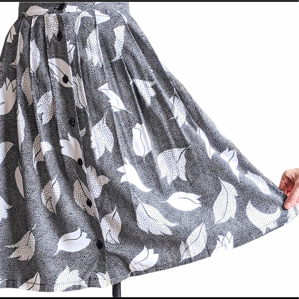 Vintage Black and White Foral Button Up Skirt